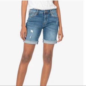 KUT Catherine Boyfriend Short - Medium Wash